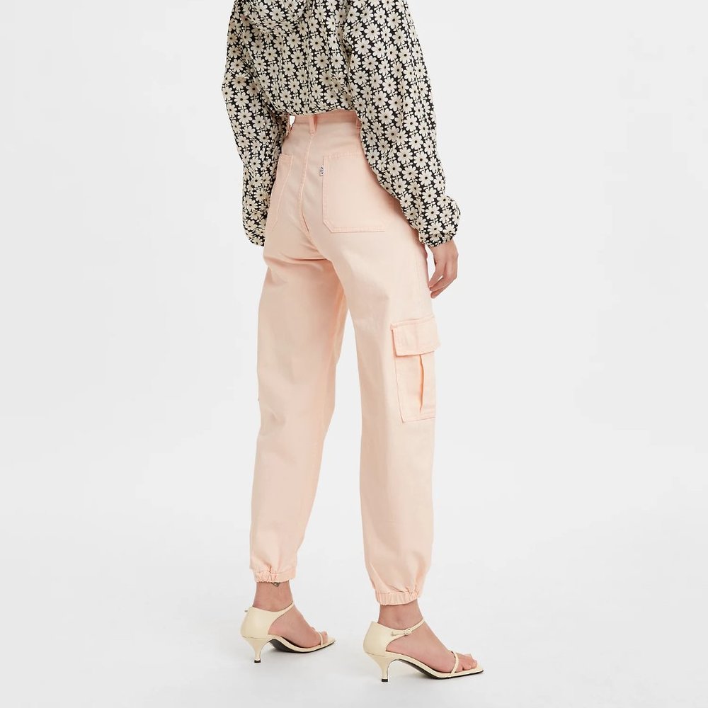 (NWT) Levi's - high waisted cargo pants - Picture 3 of 3